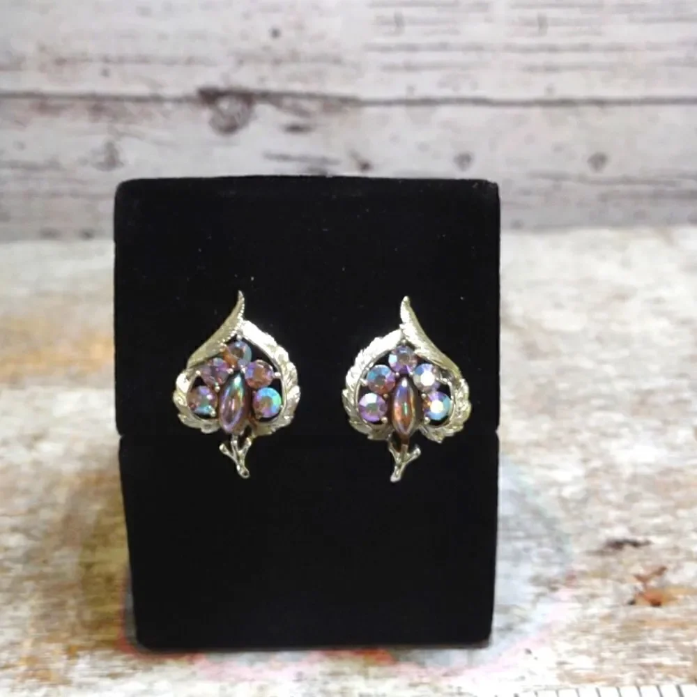 Beaded Silver Tone Clip Earrings. B1